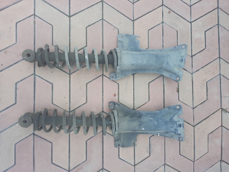 Решетка и задние стойки ауди 80 Б4