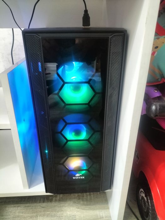 Продам игровой компьютер состояние хорошее