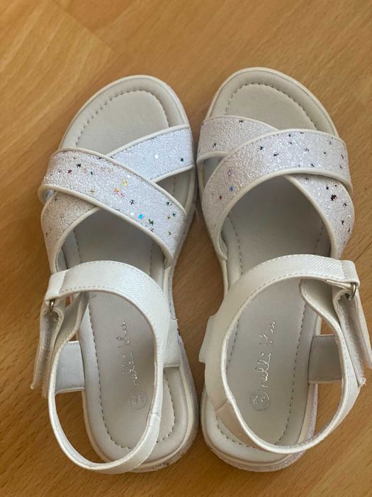 Нови сандали за момиче 32 номер