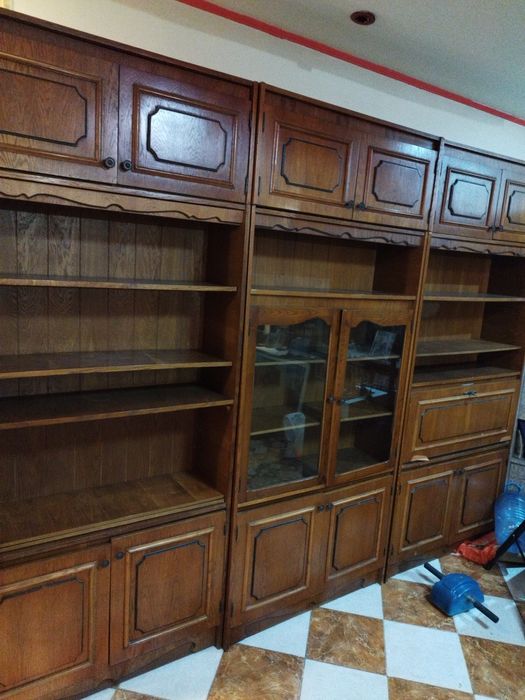 Mobilă vintage. Bibliotecă