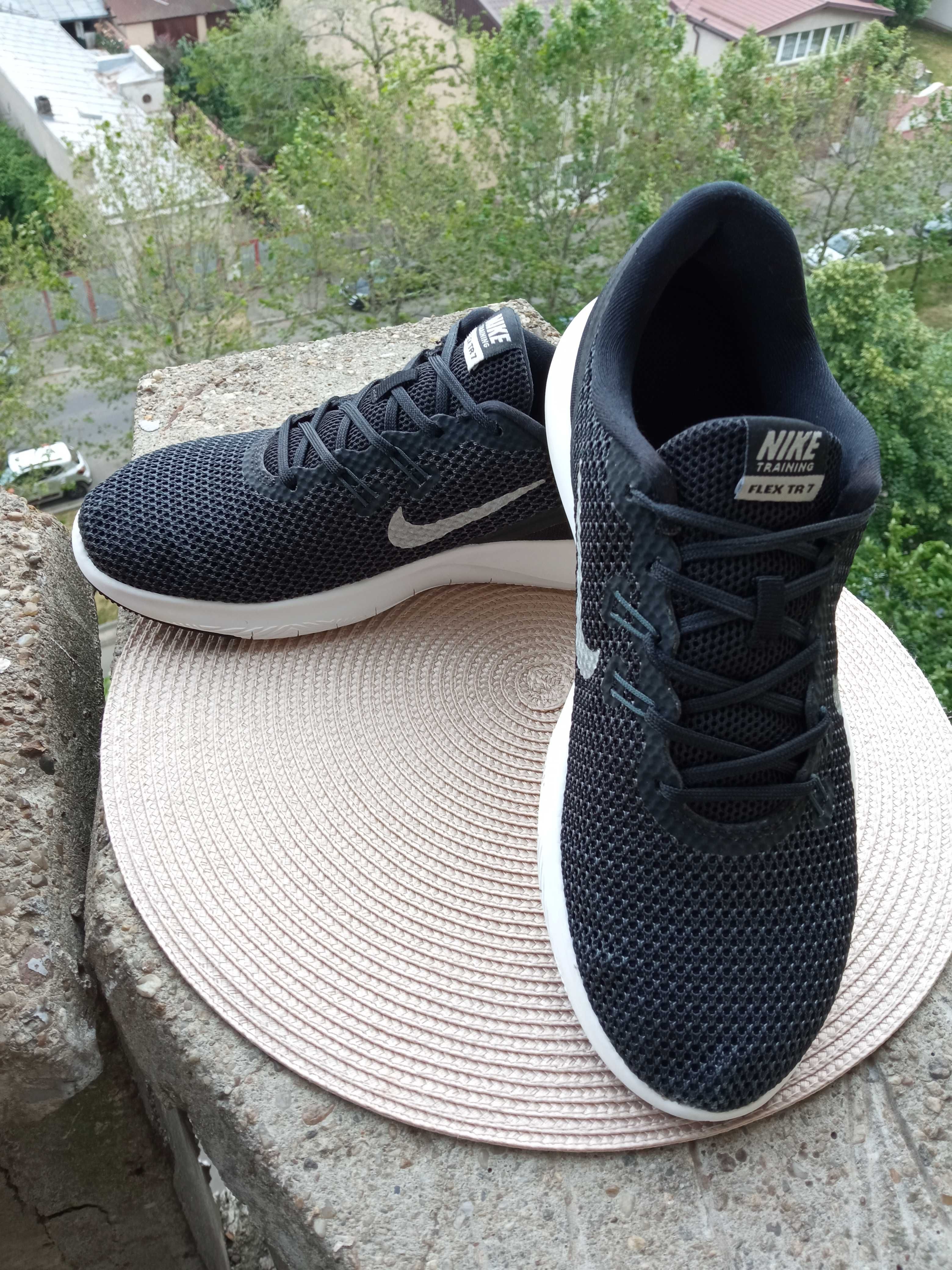 Nike flex sales tr7 black