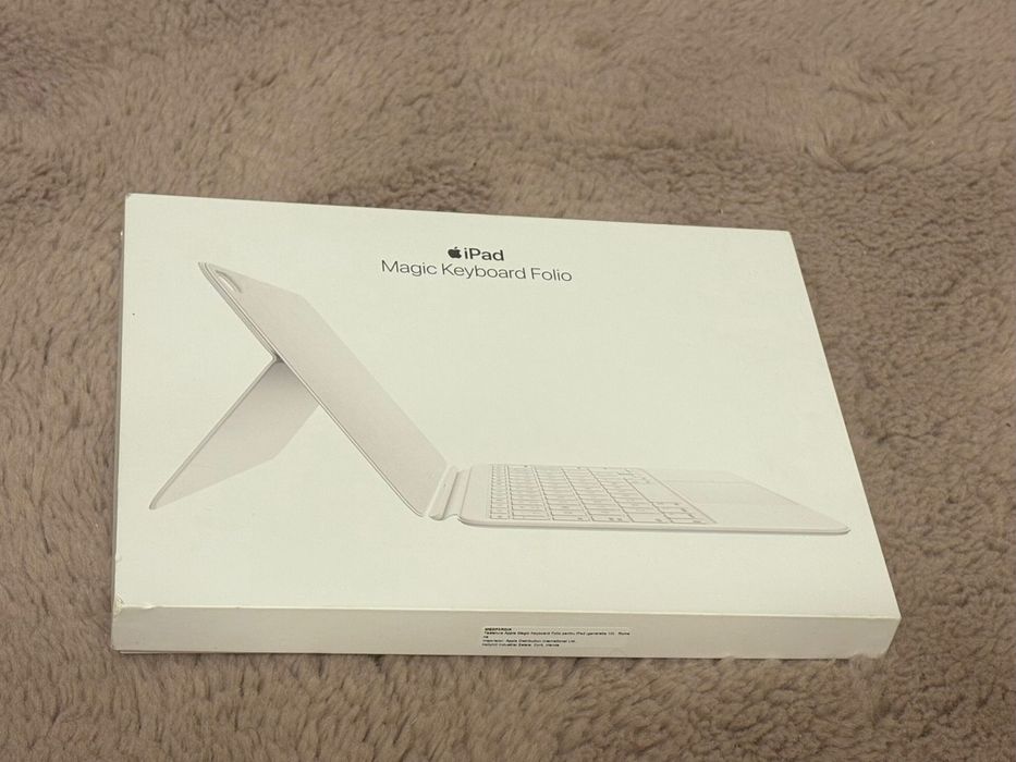 Magic Keyboard Folio pentru iPad 10 (generația 10) de la Apple.