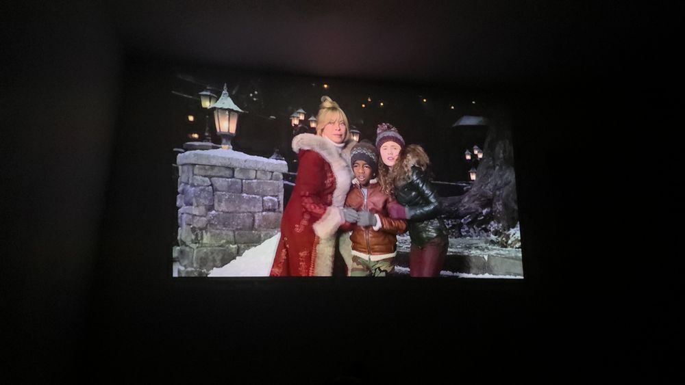 Mini Proiector led portabil cu difuzor și baterie incorporata