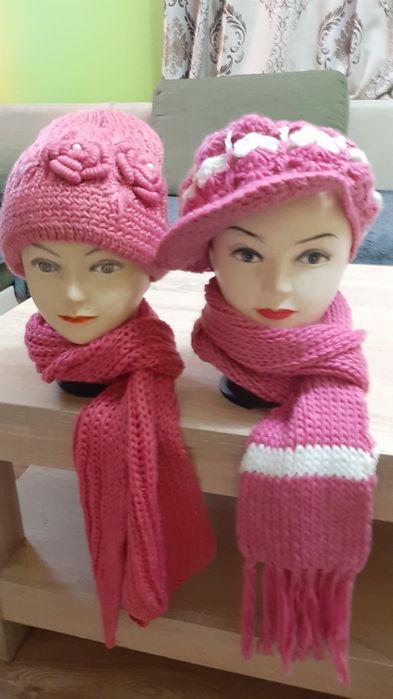 Căciuli, fular și mănuși