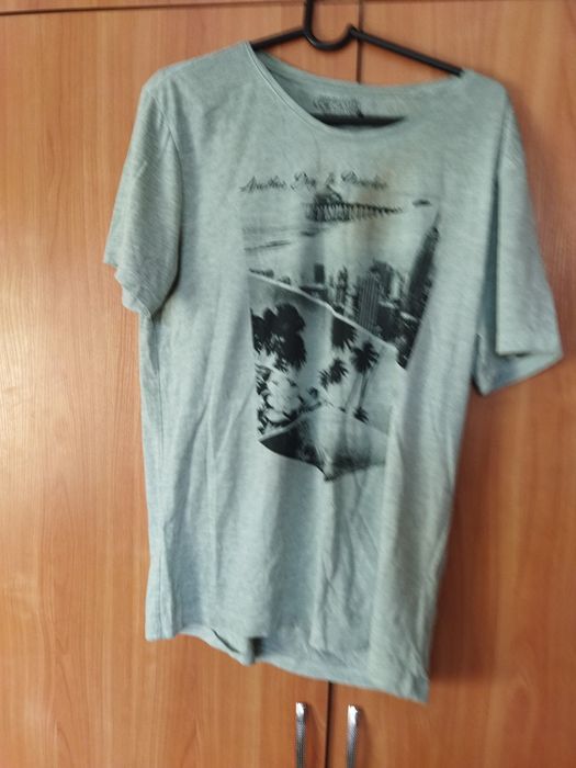 Отдам даром мужские вещи.