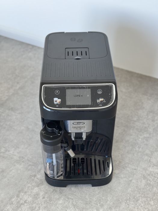 Espressor Automat Cafea DeLonghi Magnifica Plus Carafa Lapte Capucinno