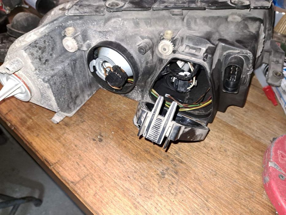 Фарове Хела за Фолцваген Б5.5  2004