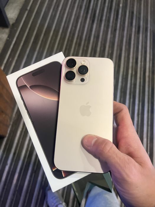 IPhone 16 Pro Max Gold