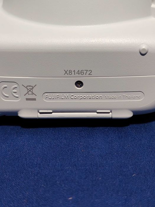 FUJIFILM Instax Mini 9, aparat foto instant, cu husă originală.