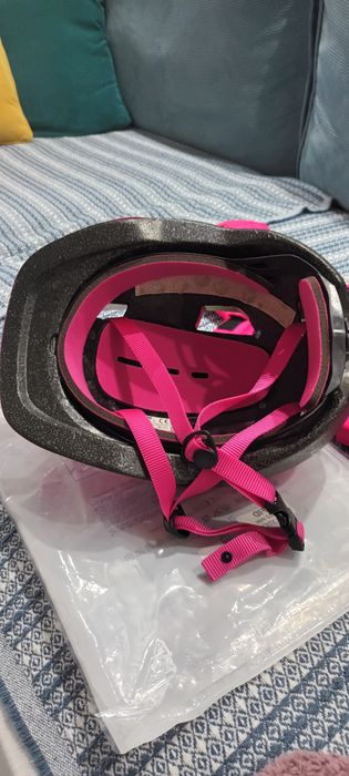 Каска и протектори за дете