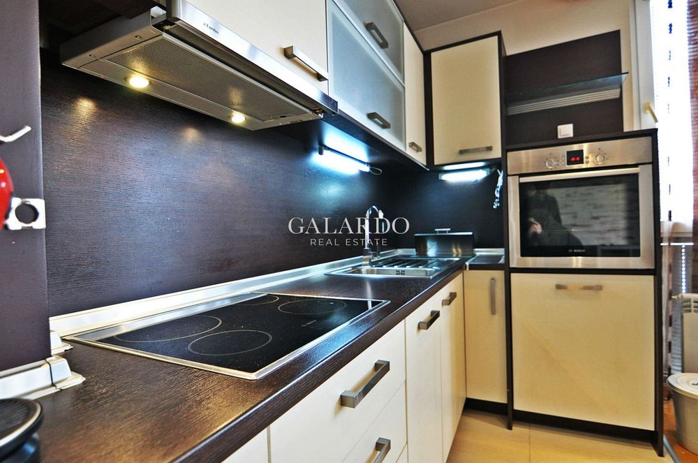 Дава се под наем Тристаен апартамент в София, Център - 89 кв.м за 700 € - Снимка #4