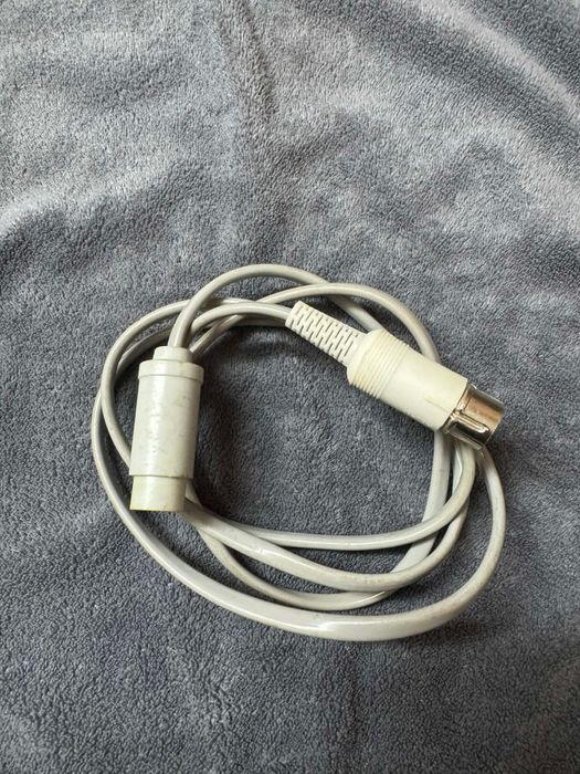 Стар микрофон МД 47 и стари аудио кабели