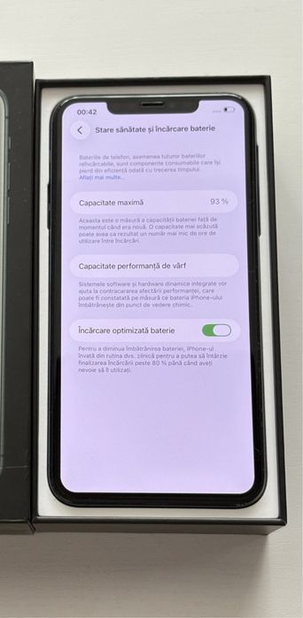 iPhone 11 PRO MAX • 93% Bateria