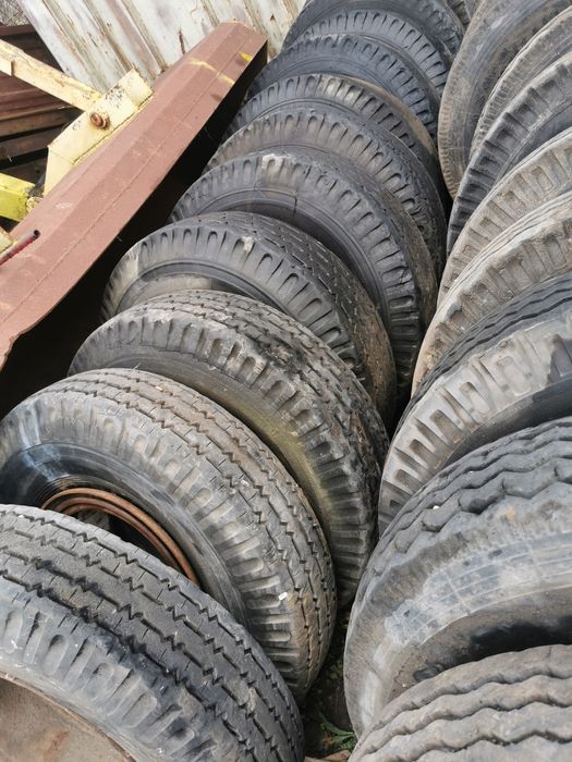 Vând cauciucuri 8.25pe 15