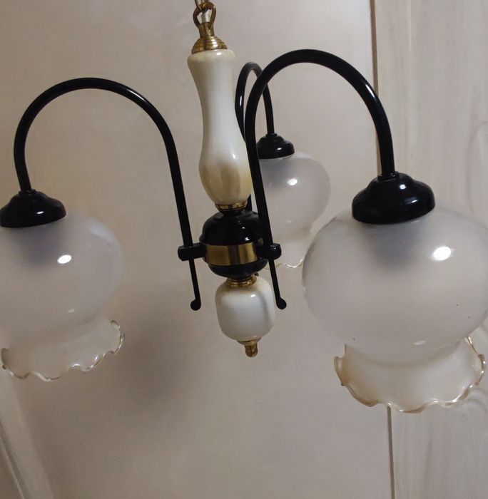 Запазен полилей изработен от метал и порцелан