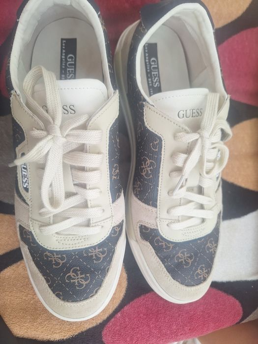 Vând adidași Guess originali