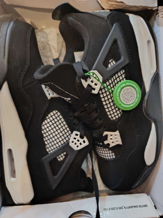 Nike Air Jordan 4 Retro "White Thunder"