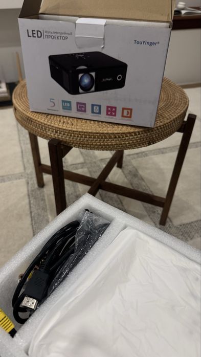 Продаю LED мультимедийный проектор TouYinger