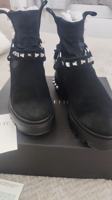 Musette Много ефектни велурени боти