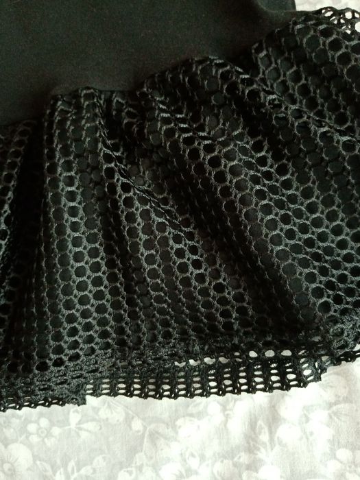 Продаю  модное платье для девочки. Цена смешная. Разм 146