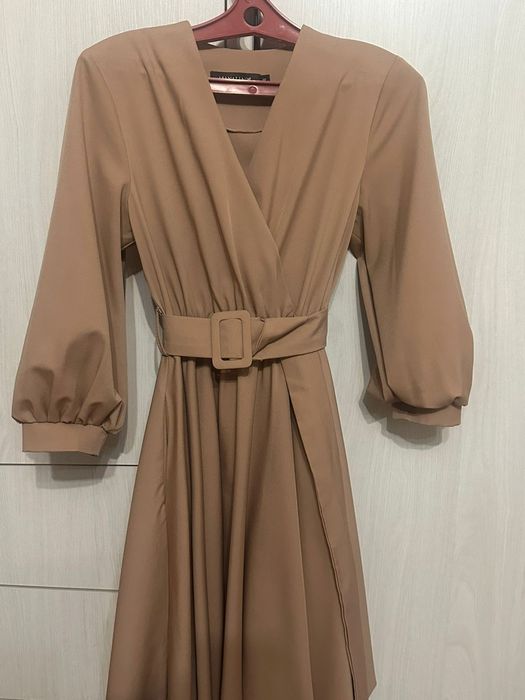 Продам нежно бежевое платье