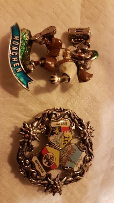 Minifigurine Disney Monopoly 2001 si insigne/brose Munchen
