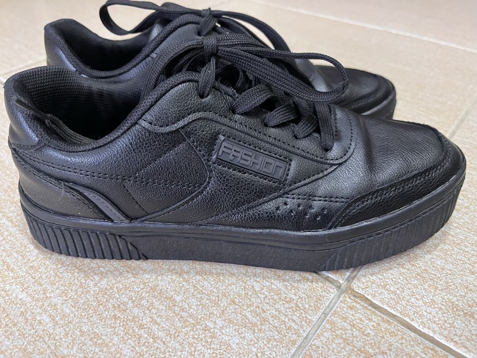 Продаются кроссовки 37 размер