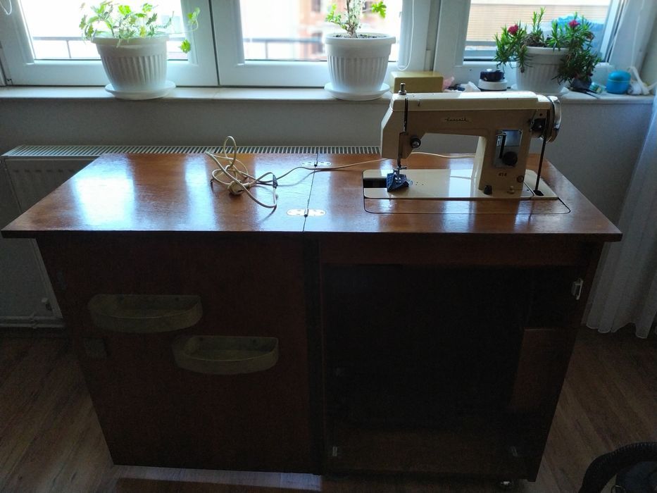 Крачна шевна ретро машина