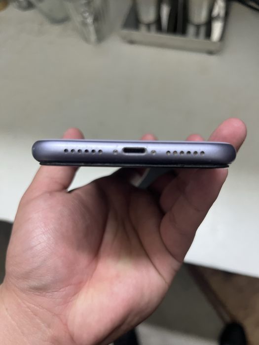 Продам iPhone 11 в хорошем состоянии