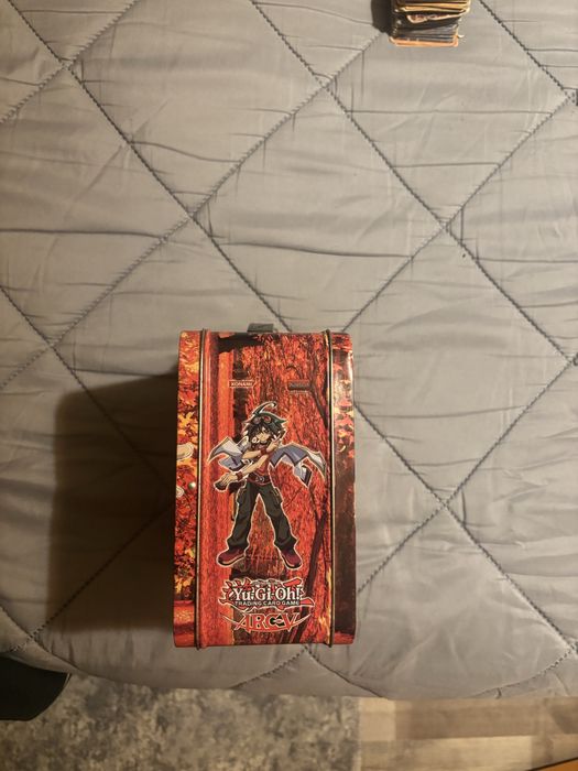 Колекция Yu-Gi-Oh! карти (300+ бройки) + 2 метални кутии (Tin box)