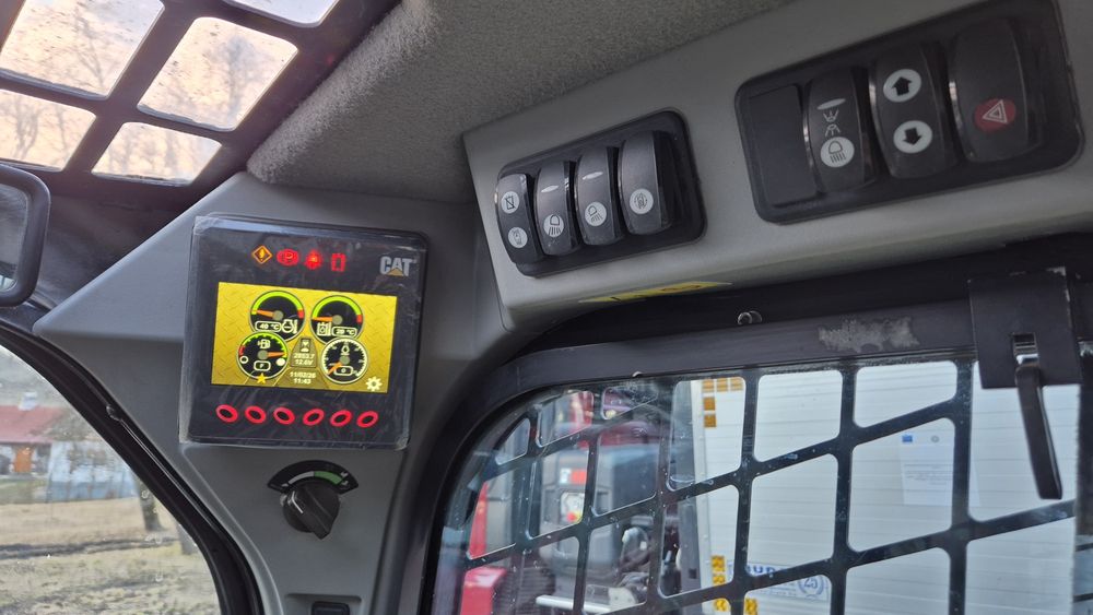 Mini încărcător Caterpillar 236 D