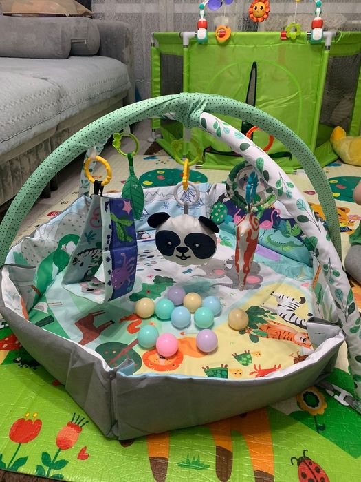 Продам детский игровой коврик.Сухой бассейн.