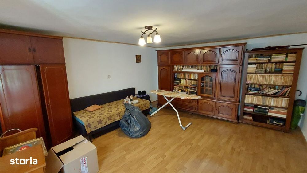 Casa cu 8 camere + 800mp teren Cisnadie zona Centrala