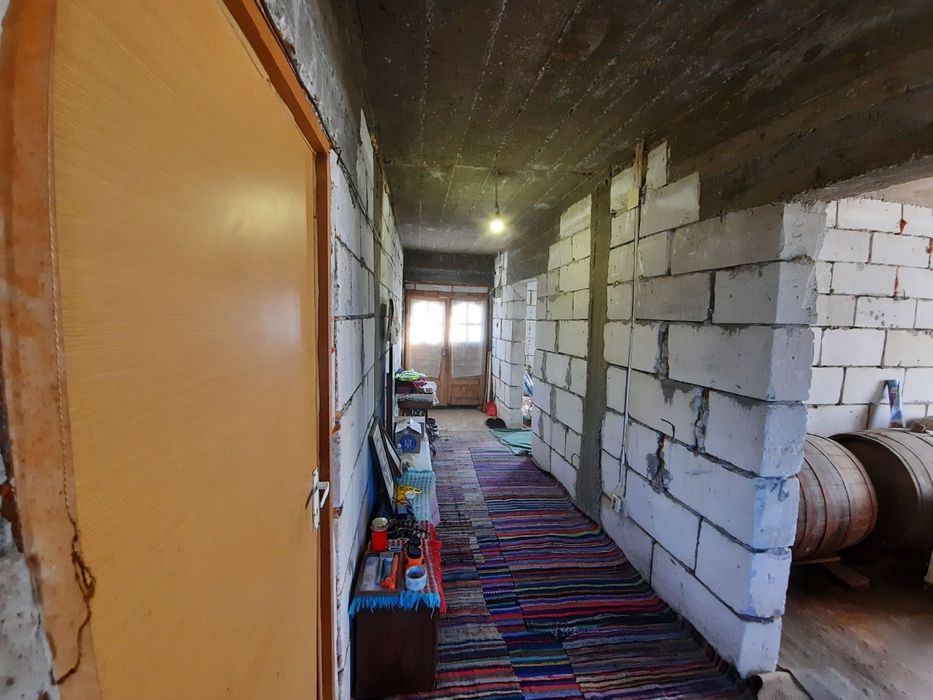 Vând urgent casă din BCA + un autoturism Volkswagen Tuareg 4x4