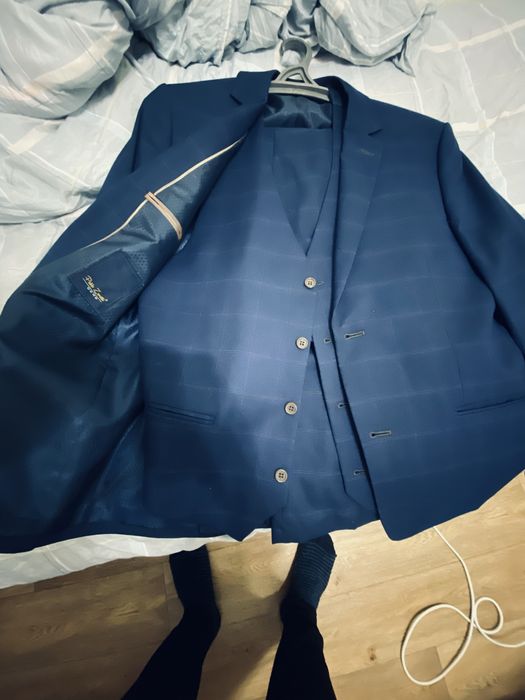 Костюм тройка новая