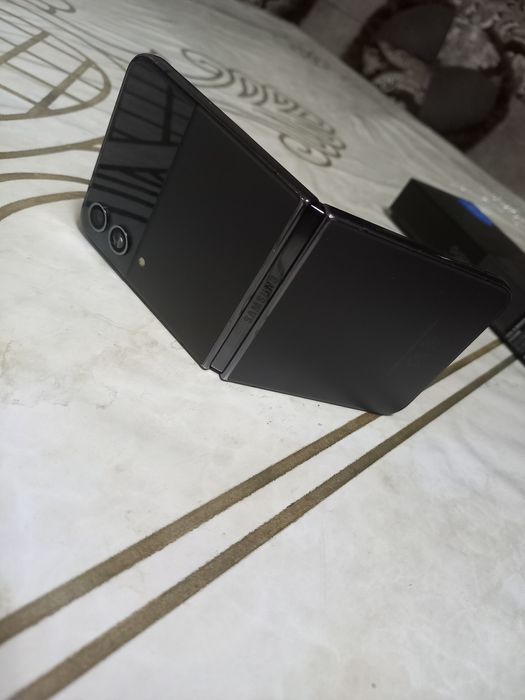 Samsung Galaxy Z Flip 4