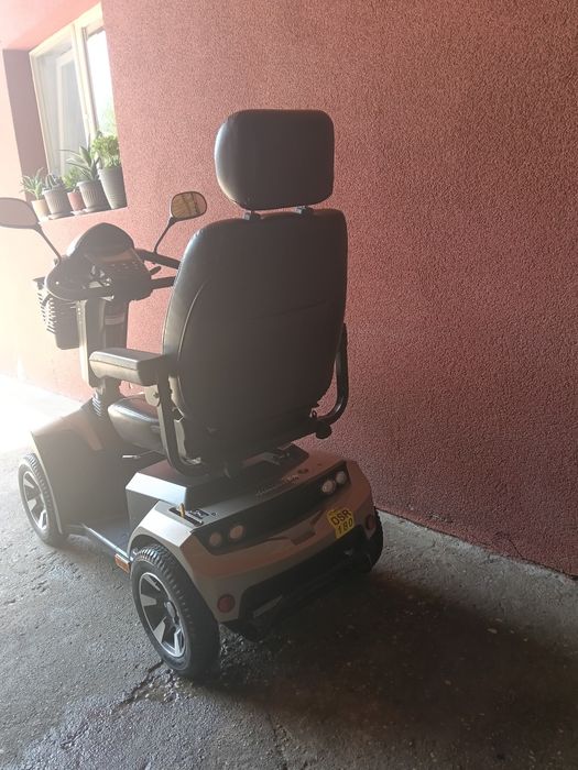 Scuter pentru oameni cu handicap și bătrâni