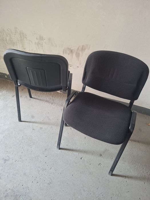Scaune 2 bucăți de birou forte rezistente ambele la 250lei
