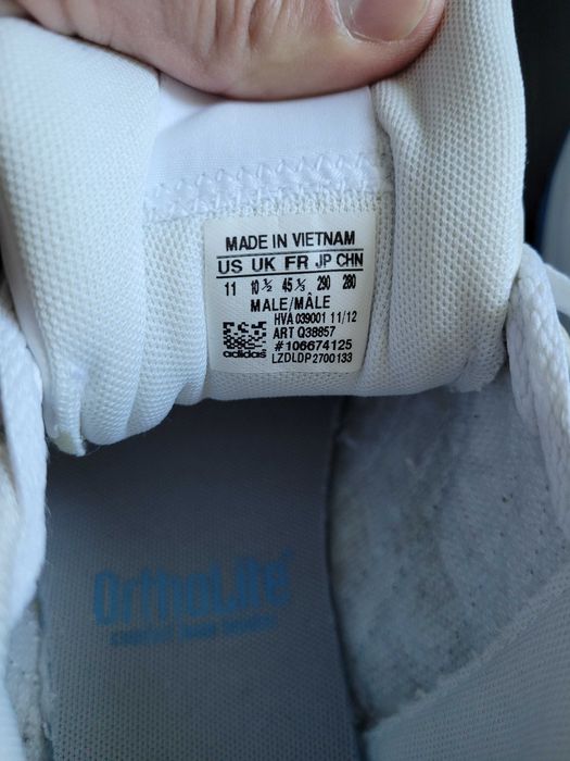 De vanzare pantofi Adidas NEO din piele, fabricat in Vietnam