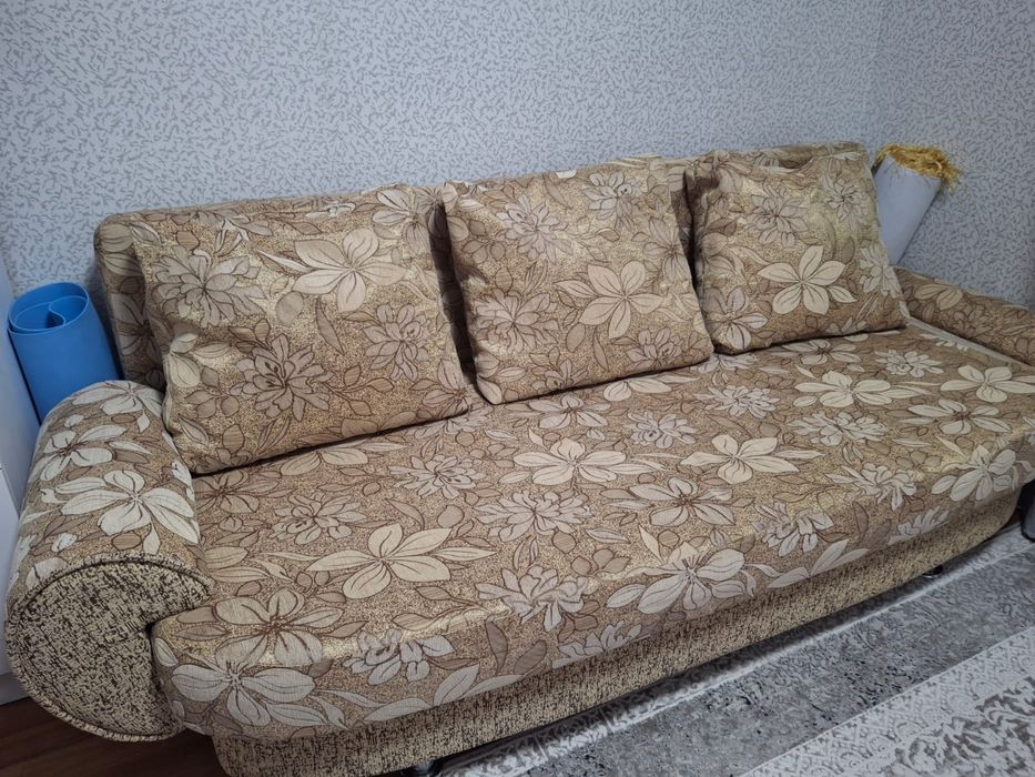 Продам диван в хорошем состоянии.