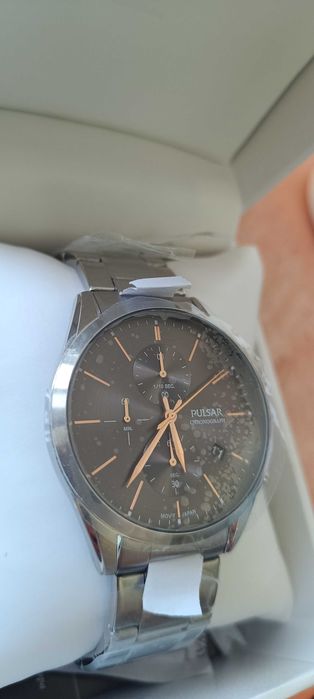 Продавам нов часовник ,, Pulsar "