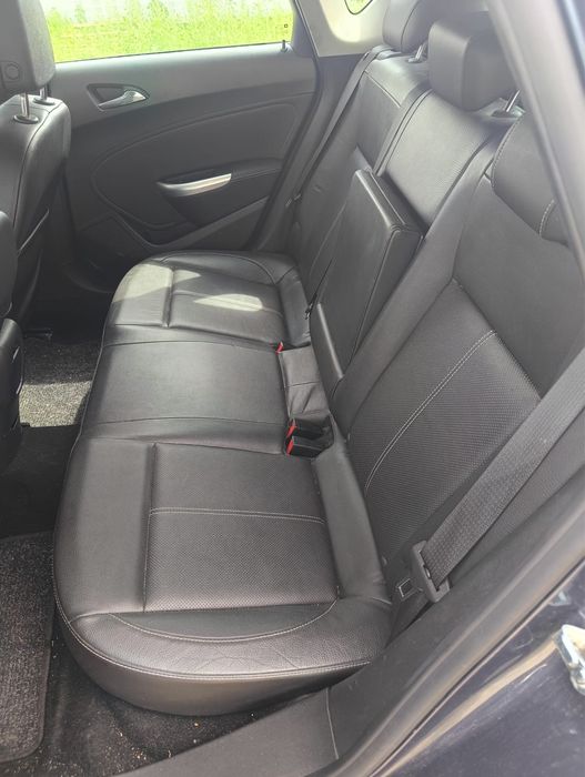 Opel Astra J 2011