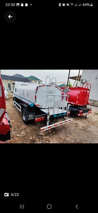 Водовоз полноприводным авто.