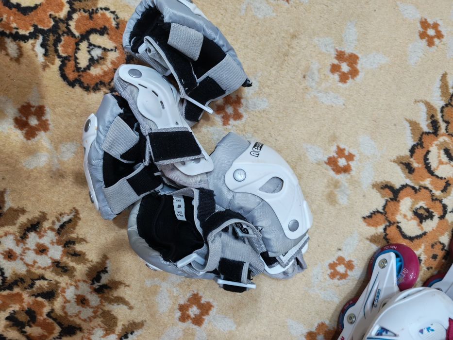 Роликовые коньки