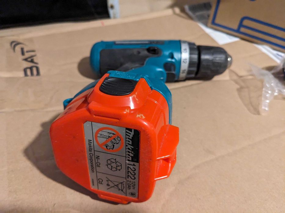 Винтоверти и зарядно Makita 6207D, 6270D, DC1414