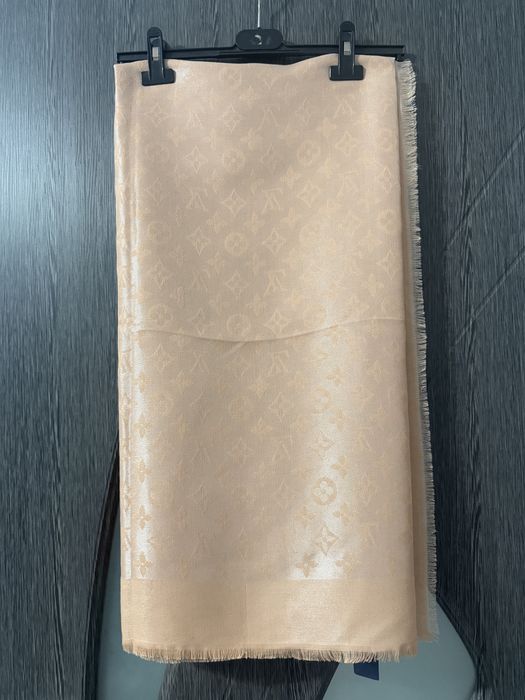 Дамски шалове Louis Vuitton, Dior