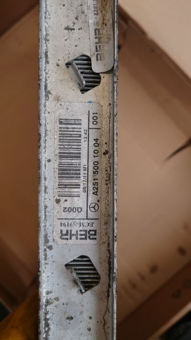 Продавам воден радиатор за mercedes GL ML