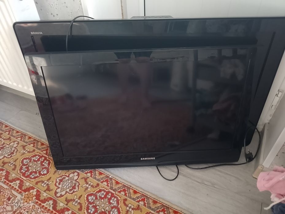 Телевизор 32 и 40дюмов