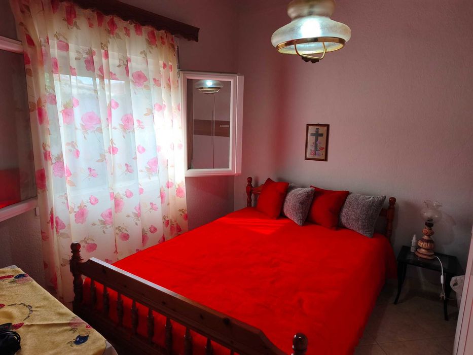 Продава къща с площ 40 м2 с двор 180 м2 в Аспровалта, Гърция