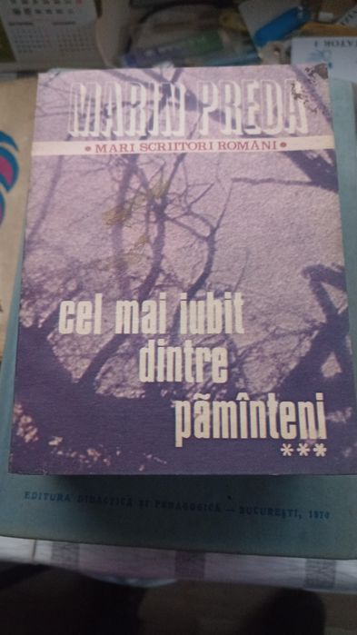 Vind diferite cărți